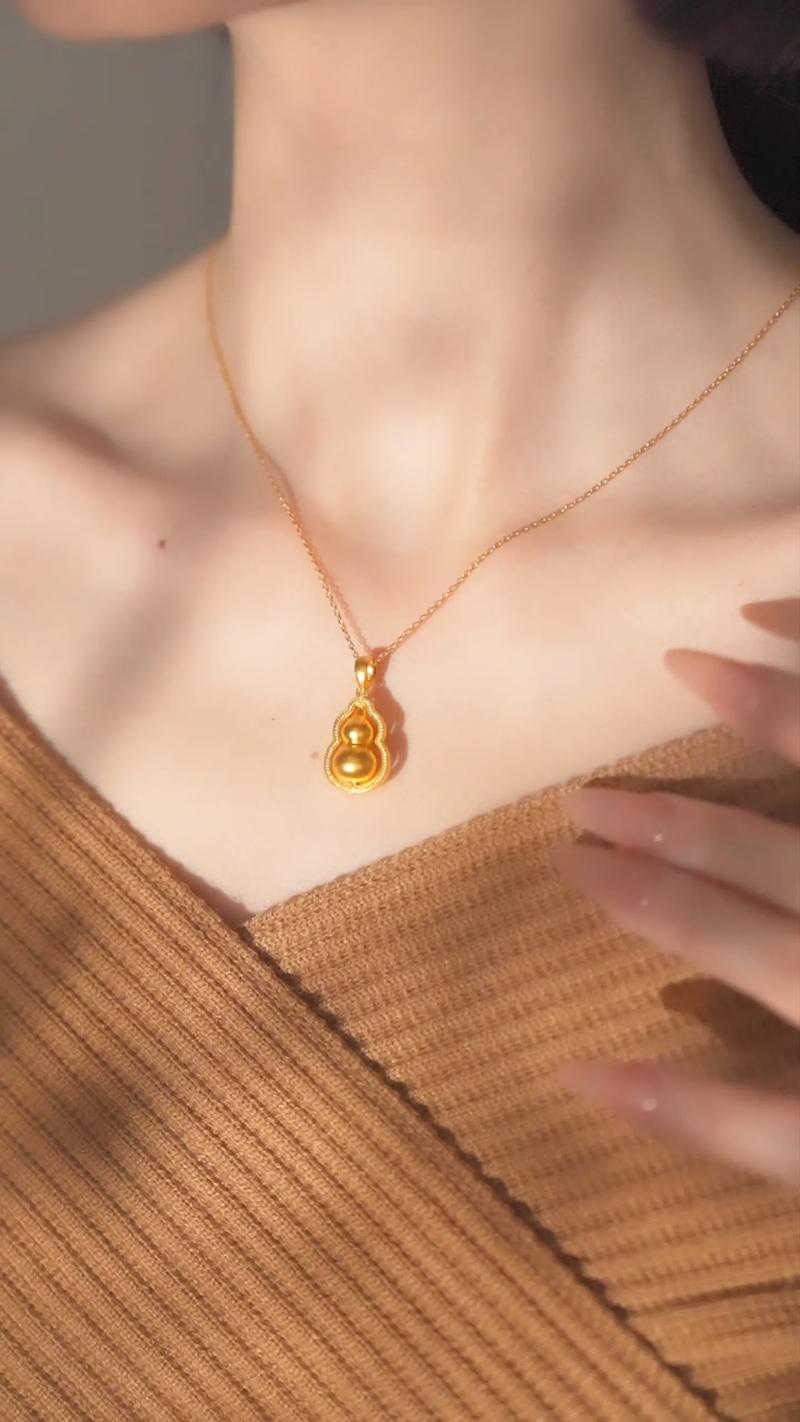 周六福黄金葫芦吊坠女款碎金小葫芦黄金镶嵌5G足金福禄双全吊坠